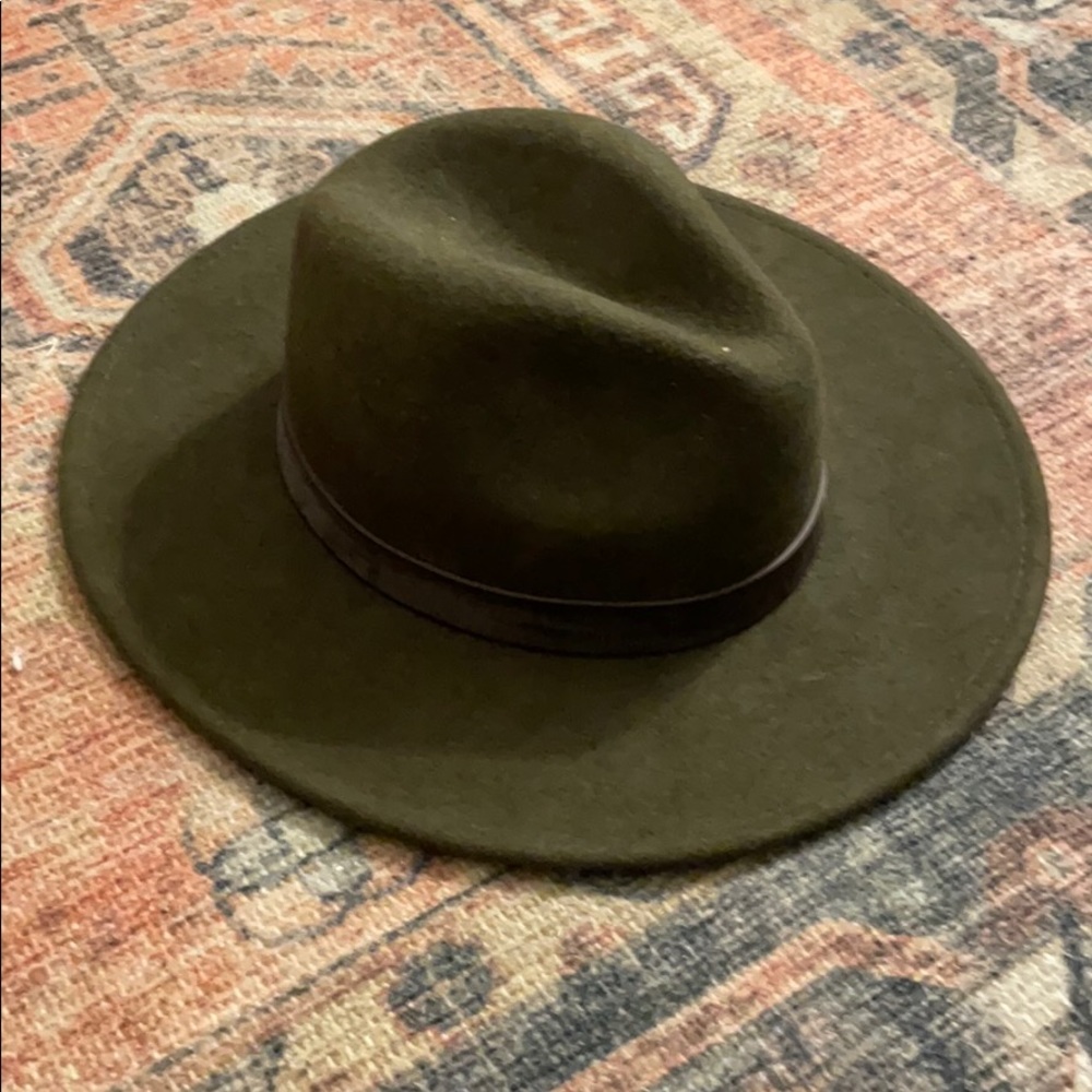 Green hat